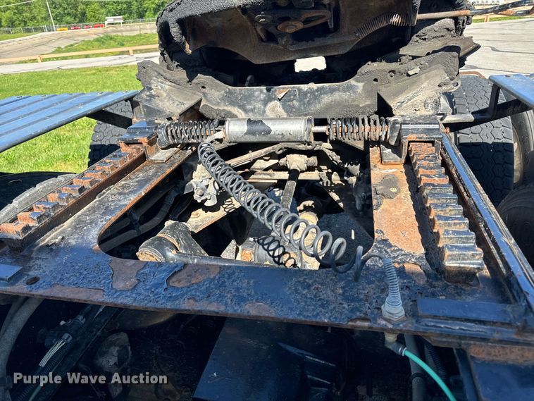 image for item EH6762 2007 Freightliner Columbia semi truck