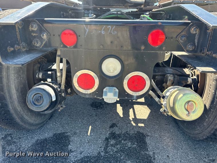 image for item EH6762 2007 Freightliner Columbia semi truck