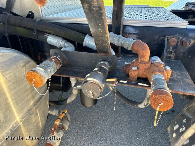 image for item EH6762 2007 Freightliner Columbia semi truck