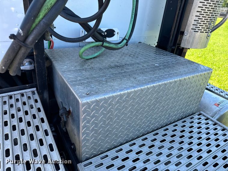 image for item EH6762 2007 Freightliner Columbia semi truck