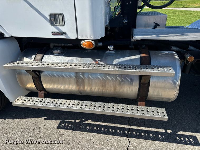 image for item EH6762 2007 Freightliner Columbia semi truck