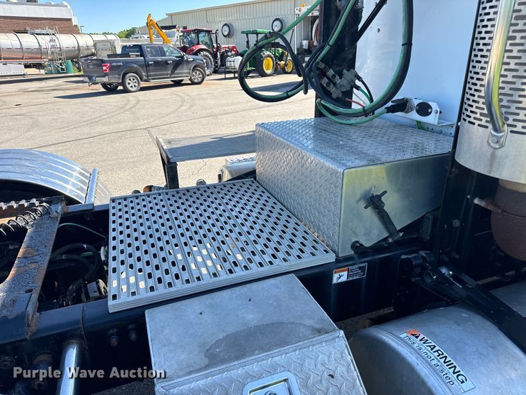 image for item EH6762 2007 Freightliner Columbia semi truck