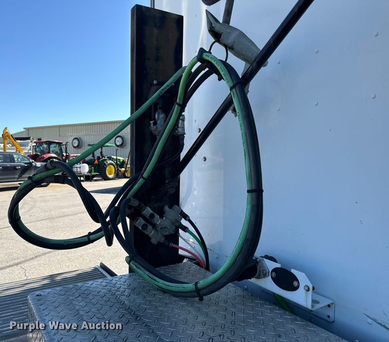 image for item EH6762 2007 Freightliner Columbia semi truck