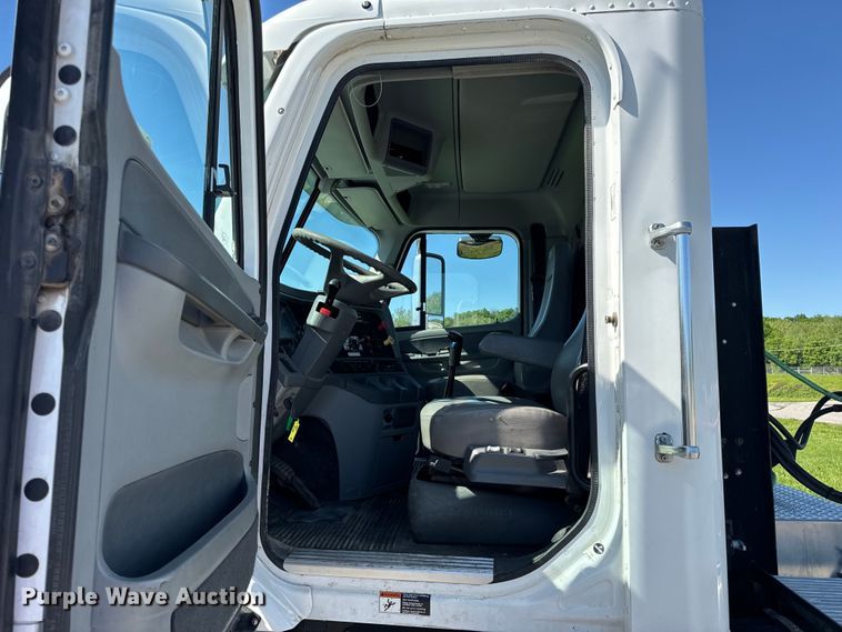 image for item EH6762 2007 Freightliner Columbia semi truck