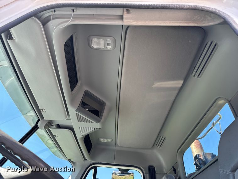 image for item EH6762 2007 Freightliner Columbia semi truck