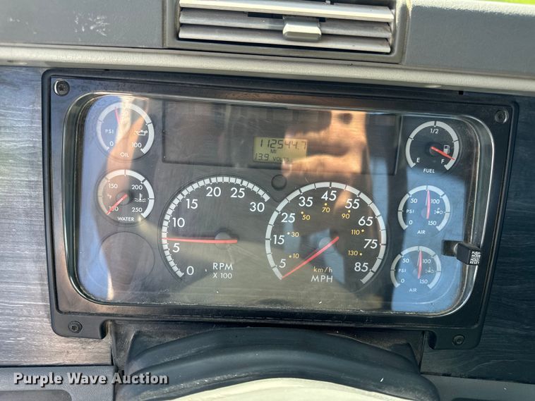 image for item EH6762 2007 Freightliner Columbia semi truck