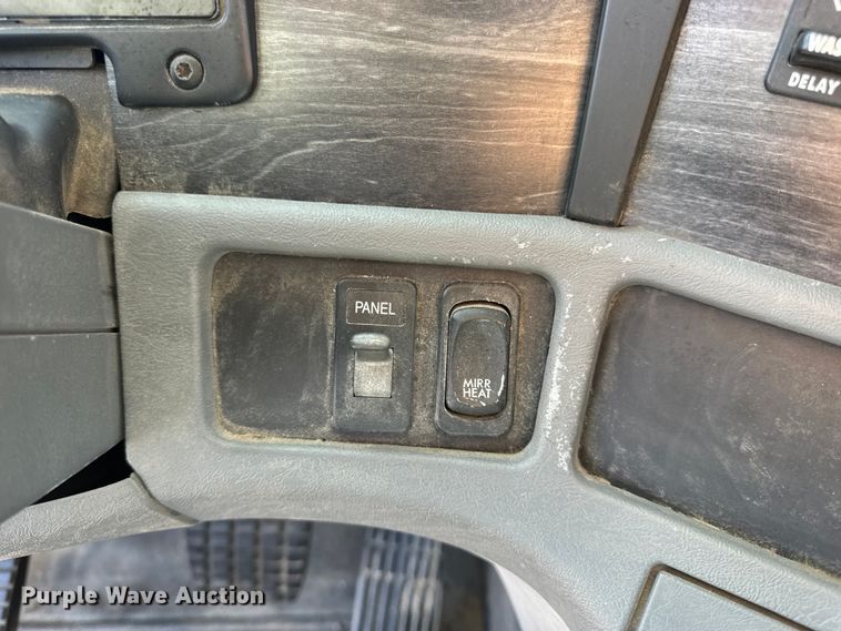 image for item EH6762 2007 Freightliner Columbia semi truck