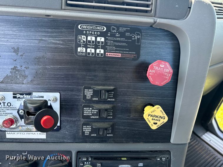 image for item EH6762 2007 Freightliner Columbia semi truck