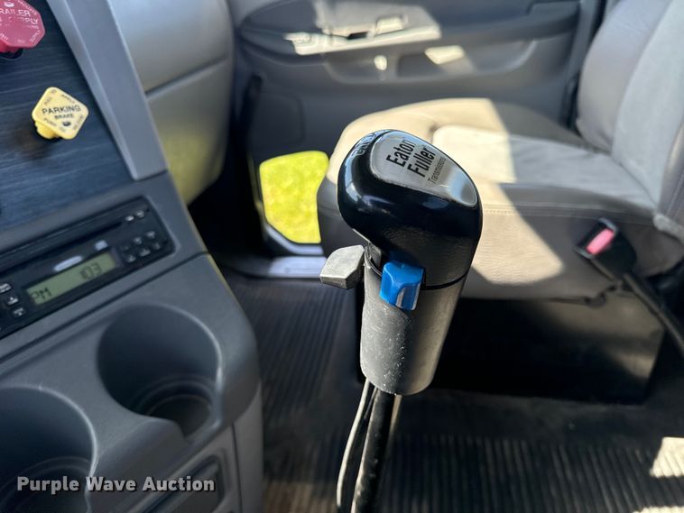 image for item EH6762 2007 Freightliner Columbia semi truck