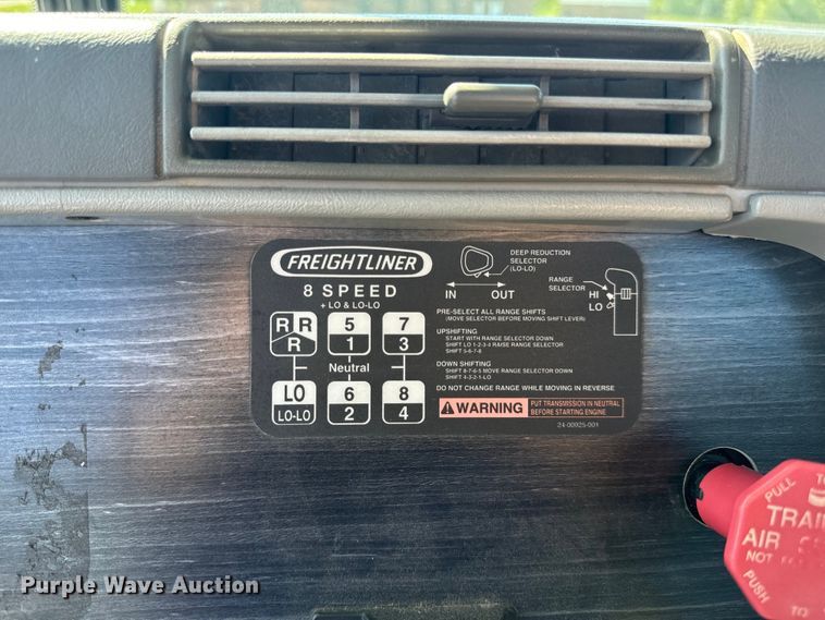 image for item EH6762 2007 Freightliner Columbia semi truck