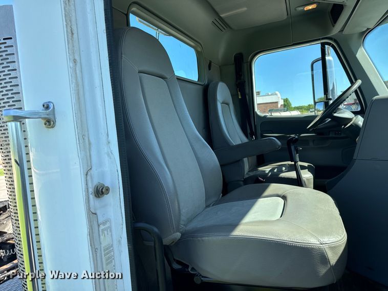 image for item EH6762 2007 Freightliner Columbia semi truck