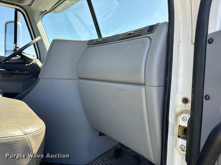 image for item EH6762 2007 Freightliner Columbia semi truck