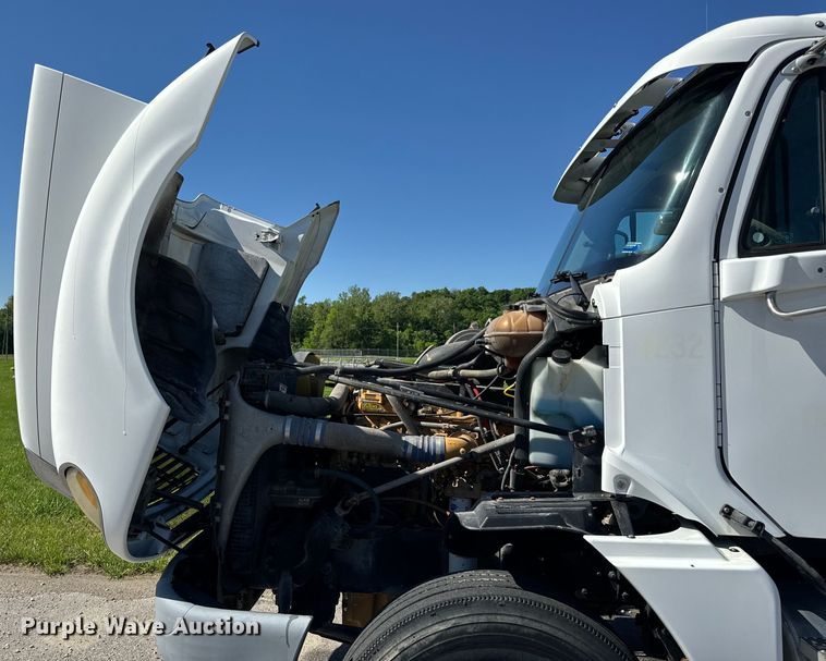 image for item EH6762 2007 Freightliner Columbia semi truck