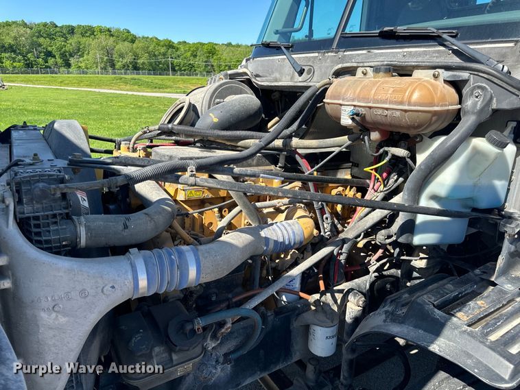 image for item EH6762 2007 Freightliner Columbia semi truck