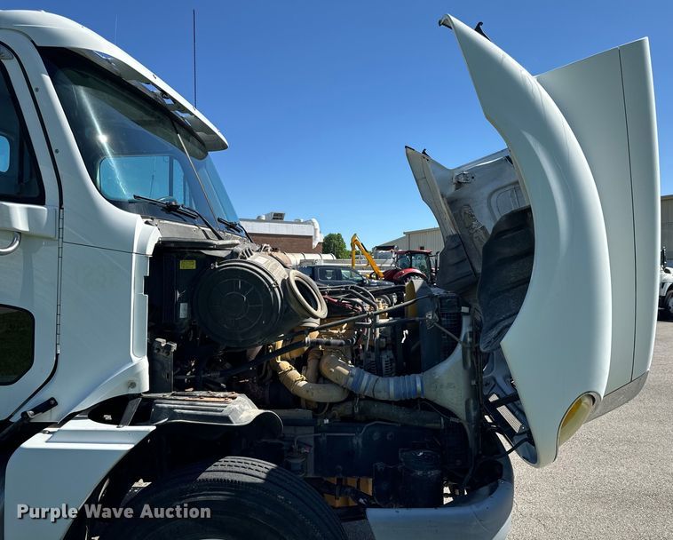 image for item EH6762 2007 Freightliner Columbia semi truck