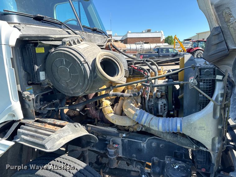 image for item EH6762 2007 Freightliner Columbia semi truck