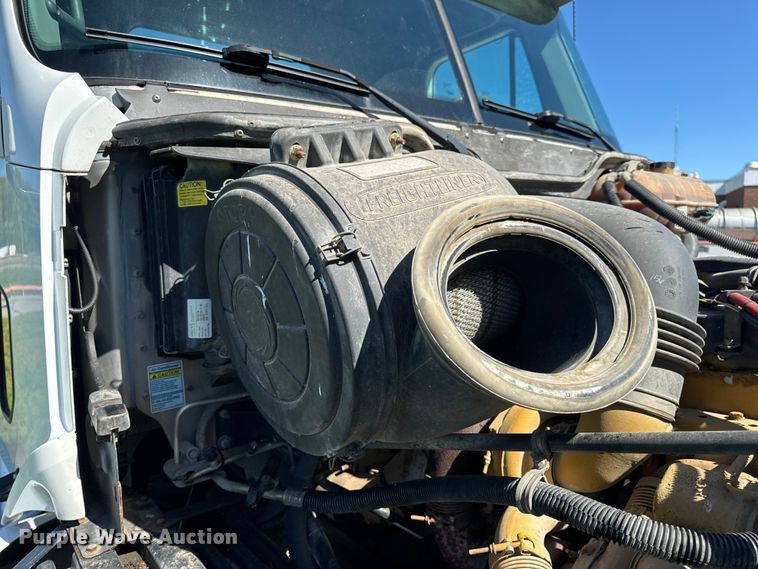 image for item EH6762 2007 Freightliner Columbia semi truck