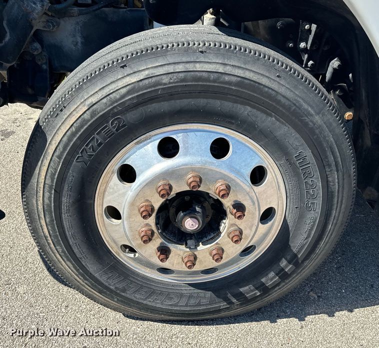 image for item EH6762 2007 Freightliner Columbia semi truck