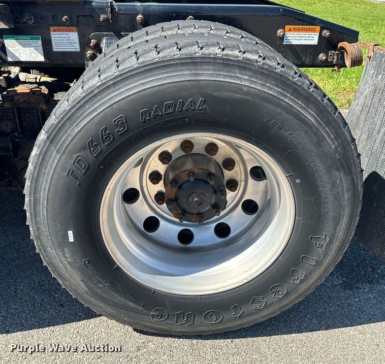 image for item EH6762 2007 Freightliner Columbia semi truck