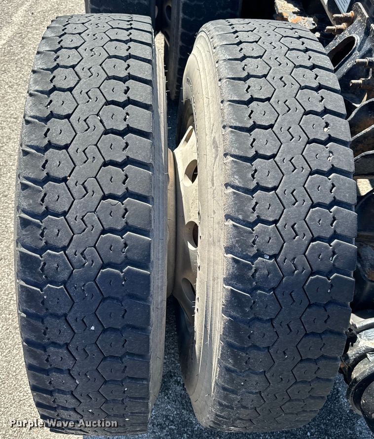 image for item EH6762 2007 Freightliner Columbia semi truck