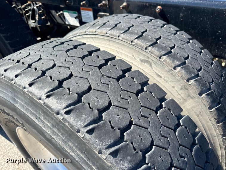 image for item EH6762 2007 Freightliner Columbia semi truck