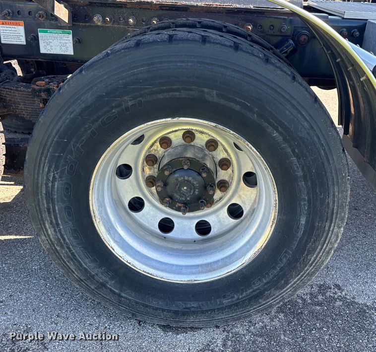 image for item EH6762 2007 Freightliner Columbia semi truck