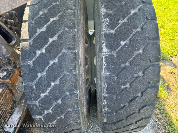 image for item EH6762 2007 Freightliner Columbia semi truck