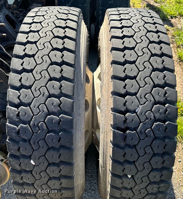 image for item EH6762 2007 Freightliner Columbia semi truck