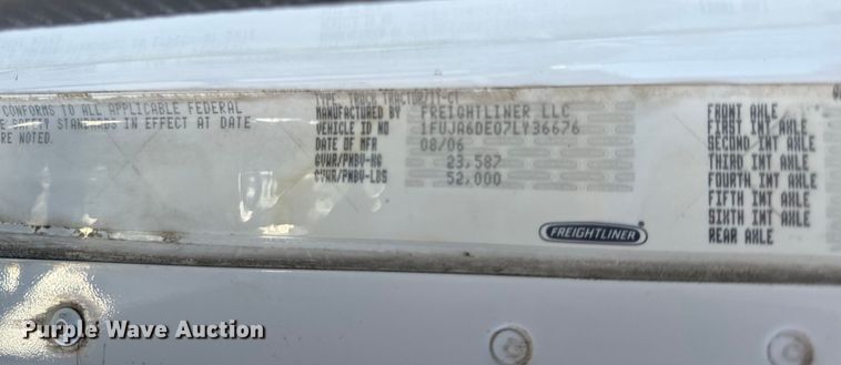 image for item EH6762 2007 Freightliner Columbia semi truck