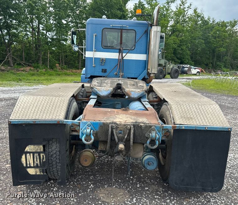 image for item EH6782 1990 Freightliner  FLD120 semi truck