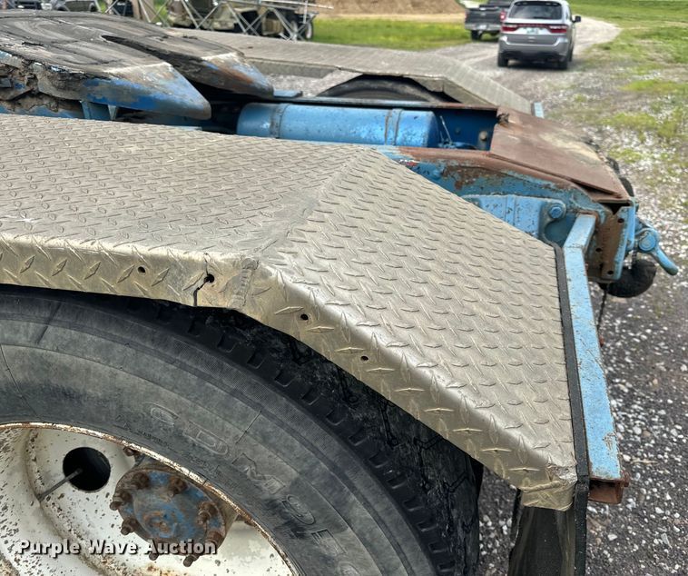 image for item EH6782 1990 Freightliner  FLD120 semi truck