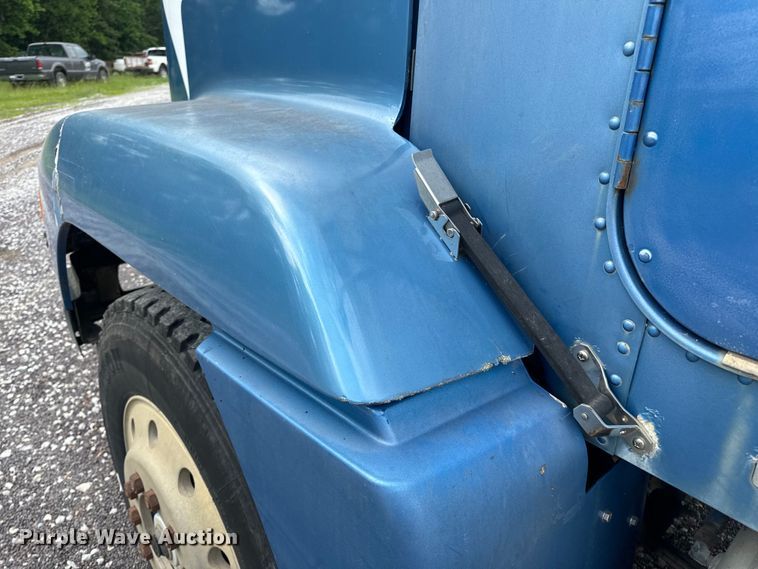 image for item EH6782 1990 Freightliner  FLD120 semi truck