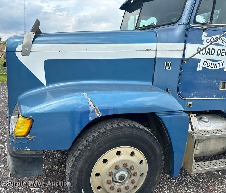 image for item EH6782 1990 Freightliner  FLD120 semi truck