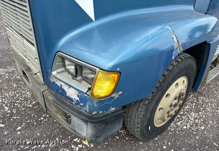 image for item EH6782 1990 Freightliner  FLD120 semi truck