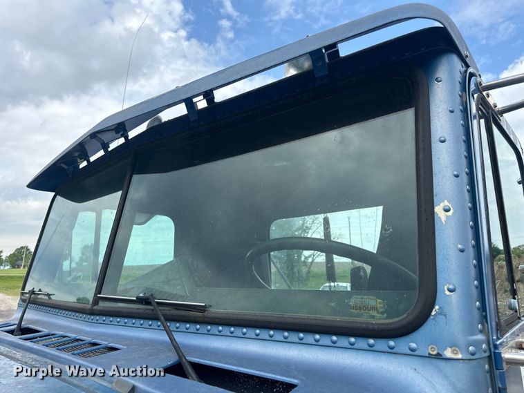 image for item EH6782 1990 Freightliner  FLD120 semi truck