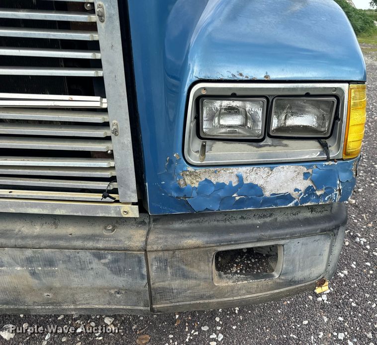 image for item EH6782 1990 Freightliner  FLD120 semi truck
