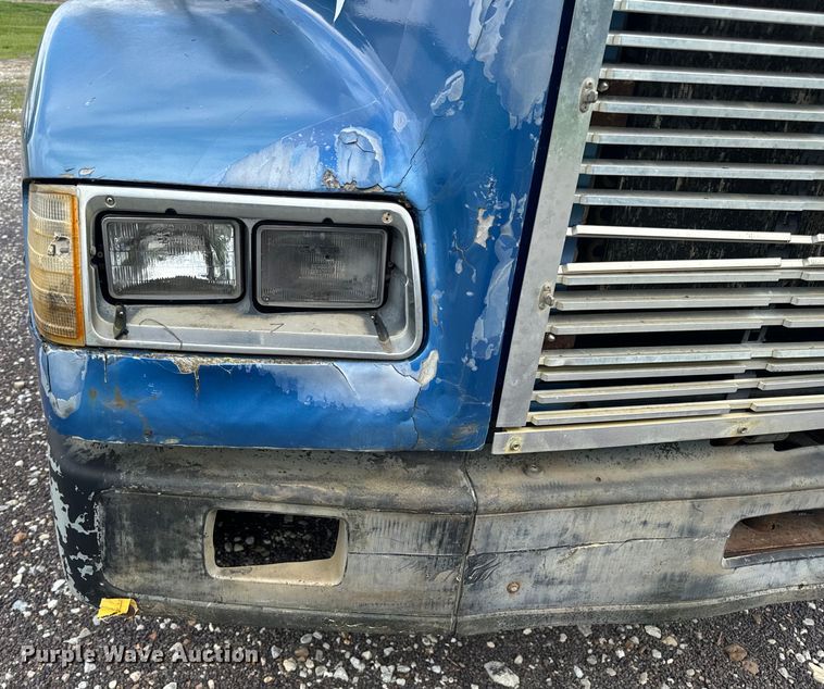 image for item EH6782 1990 Freightliner  FLD120 semi truck