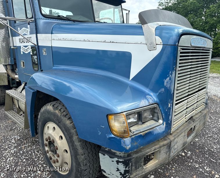 image for item EH6782 1990 Freightliner  FLD120 semi truck