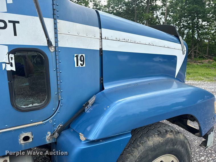 image for item EH6782 1990 Freightliner  FLD120 semi truck