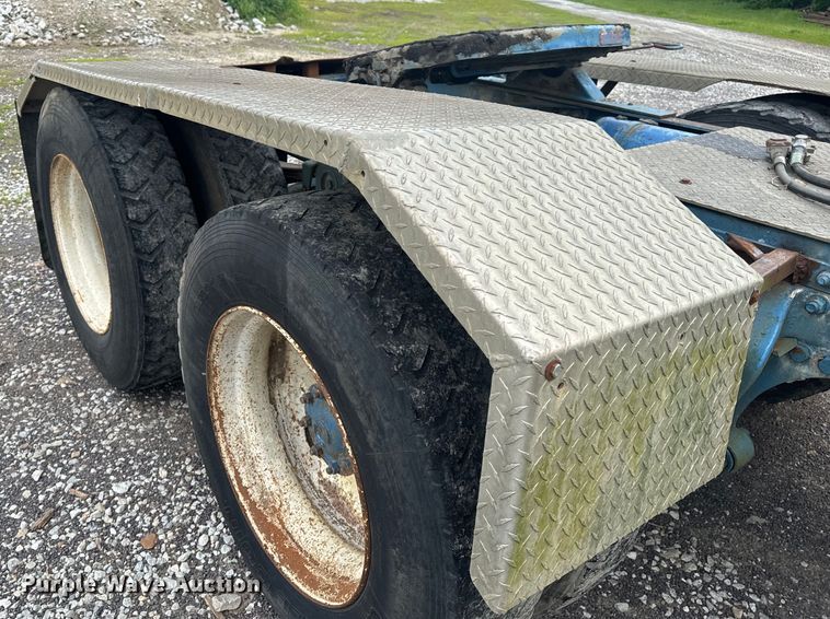 image for item EH6782 1990 Freightliner  FLD120 semi truck