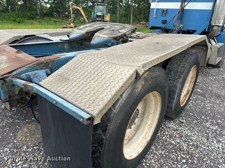 image for item EH6782 1990 Freightliner  FLD120 semi truck