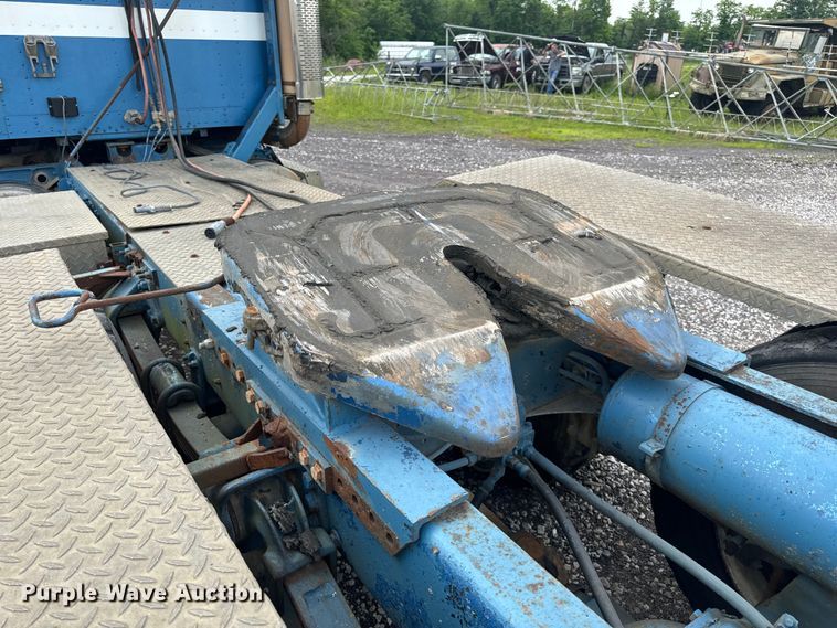 image for item EH6782 1990 Freightliner  FLD120 semi truck