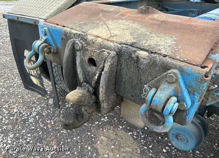 image for item EH6782 1990 Freightliner  FLD120 semi truck