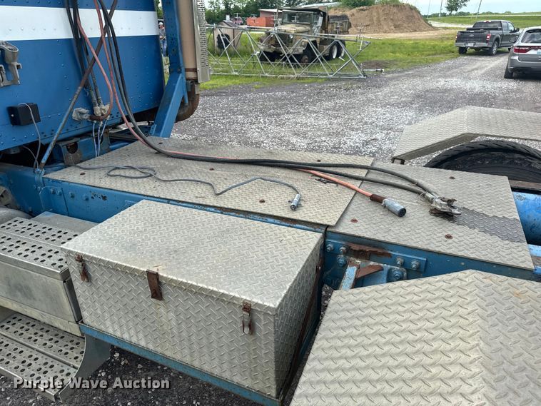 image for item EH6782 1990 Freightliner  FLD120 semi truck