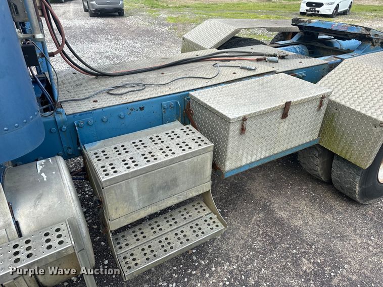 image for item EH6782 1990 Freightliner  FLD120 semi truck