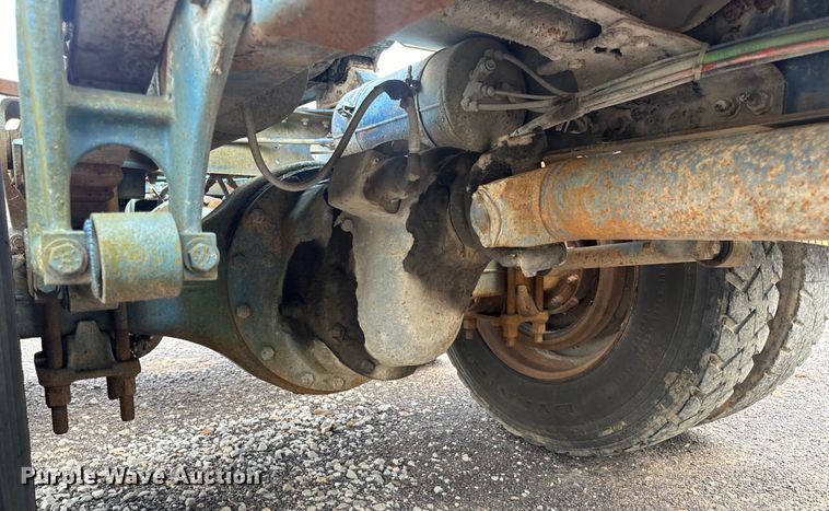 image for item EH6782 1990 Freightliner  FLD120 semi truck