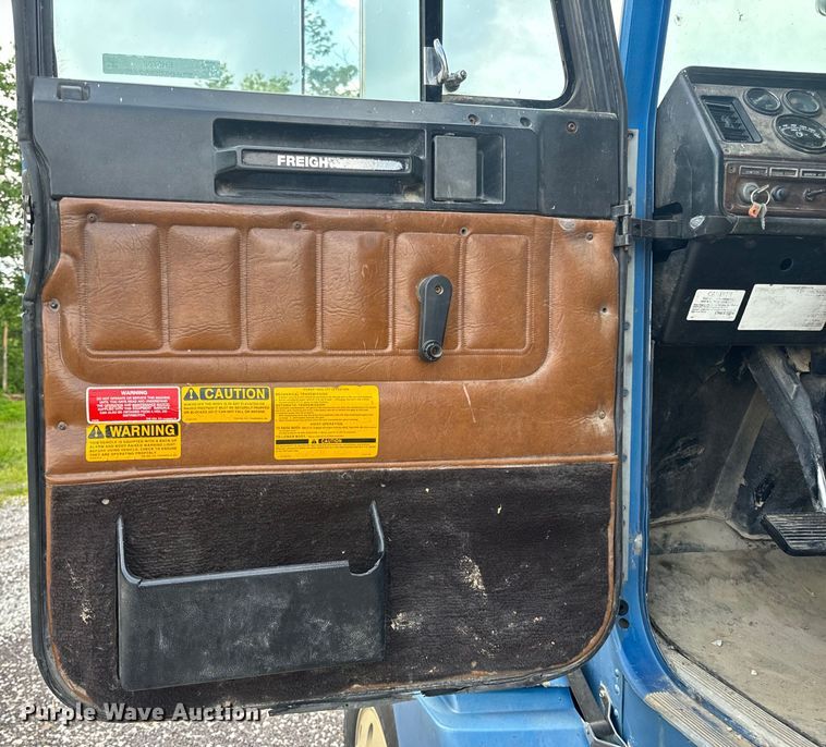 image for item EH6782 1990 Freightliner  FLD120 semi truck