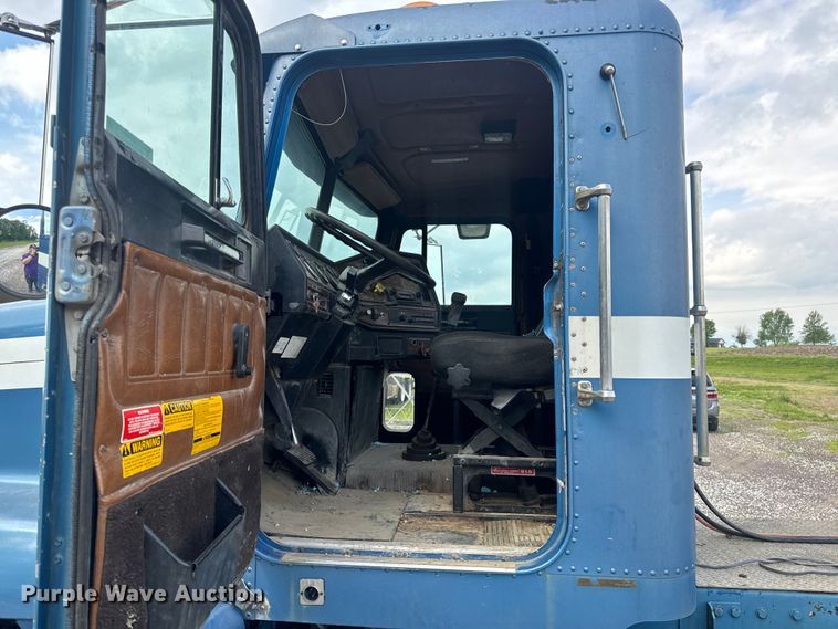 image for item EH6782 1990 Freightliner  FLD120 semi truck