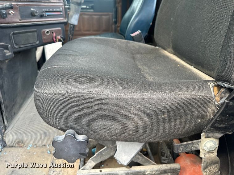 image for item EH6782 1990 Freightliner  FLD120 semi truck