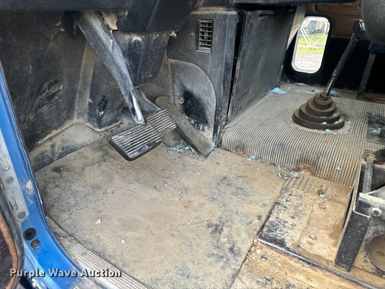 image for item EH6782 1990 Freightliner  FLD120 semi truck